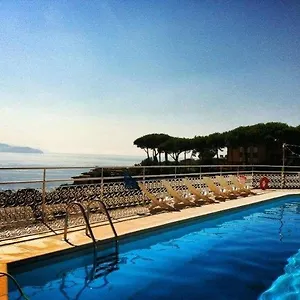 Portofino Est Apartmanhotel